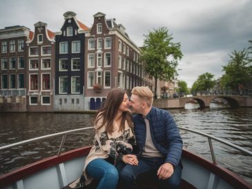 voyage de noces à amsterdam : balade en bateau sur les canaux