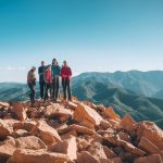 trek dans les dolomites italiennes : randonnée entre les pics et les vallées